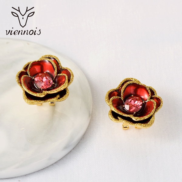 Picture of Wholesale Gold Plated Flowers & Plants Stud Earrings with No-Risk Return