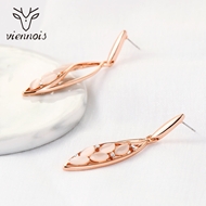 Picture of Zinc Alloy White Dangle Earrings in Exclusive Design