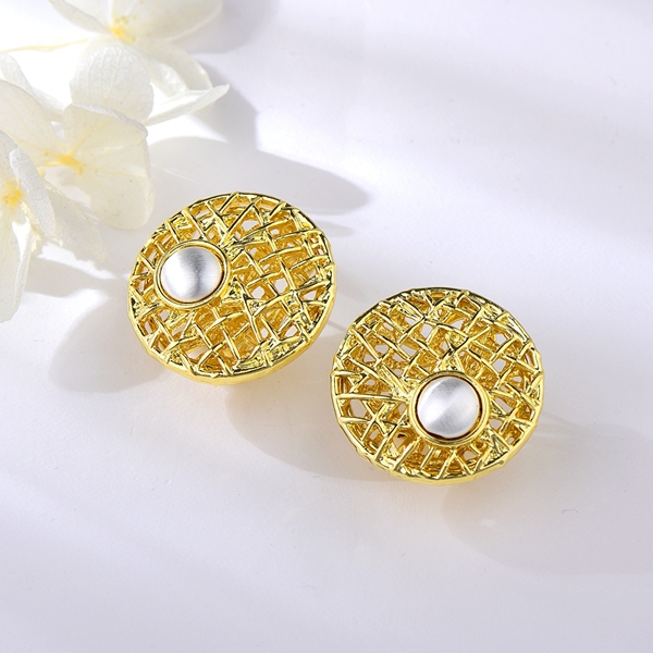 Picture of Hypoallergenic Gold Plated Dubai Big Stud Earrings from Certified Factory