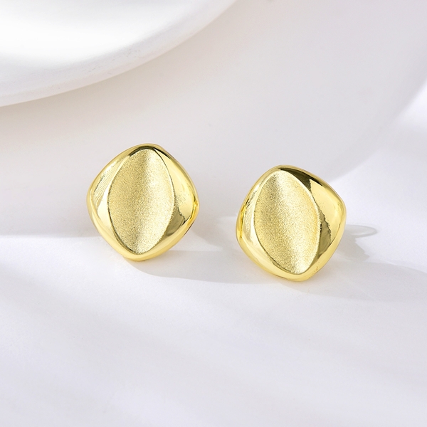 Picture of Amazing Medium Dubai Stud Earrings