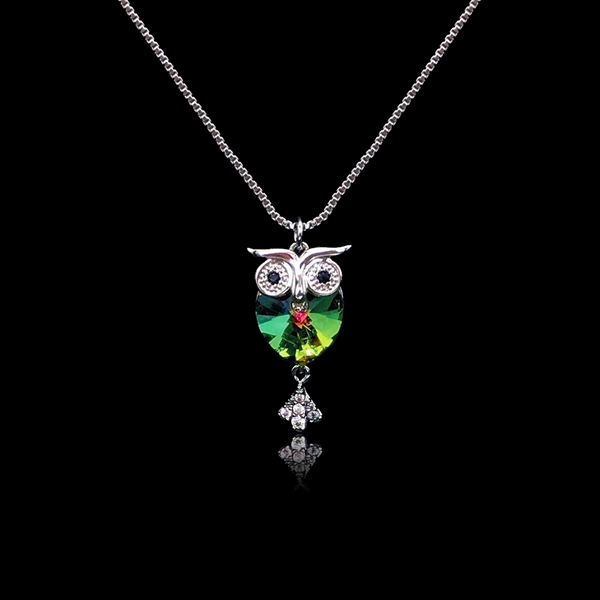 Picture of Delicate Swarovski Element Platinum Plated Pendant Necklace