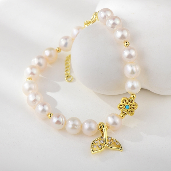 Picture of Sparkling Small Gold Plated Fashion Bracelet