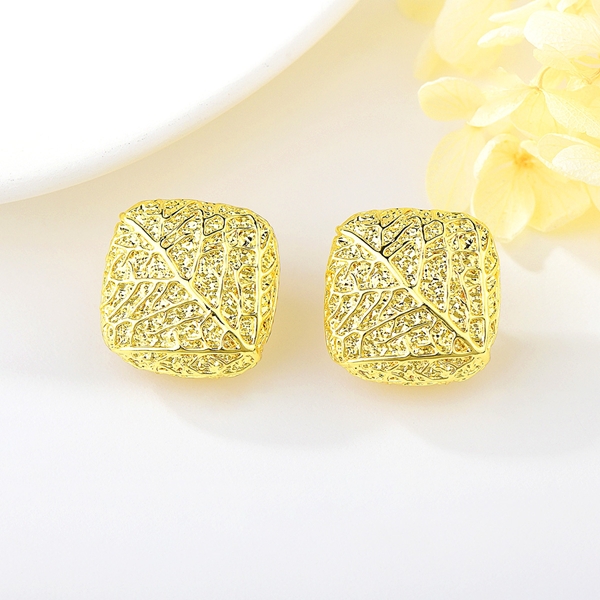 Picture of Wholesale Gold Plated Copper or Brass Stud Earrings with No-Risk Return