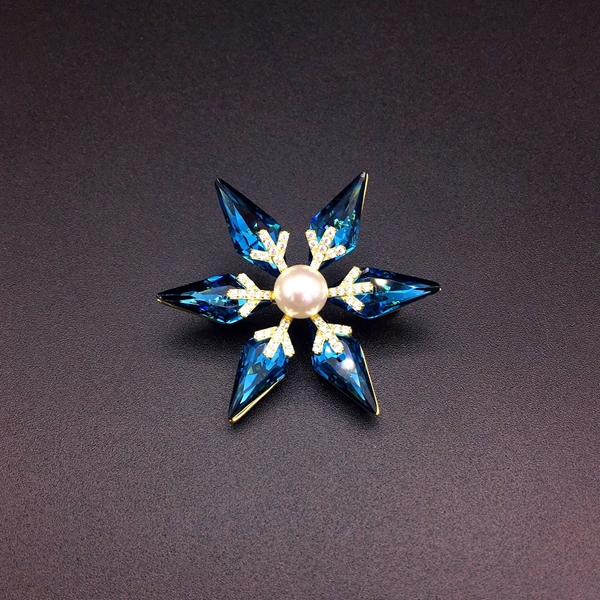 Picture of Snowflake Swarovski Element Brooche at Super Low Price