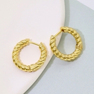 Picture of Delicate Gold Plated Huggie Earrings Wholesale Price