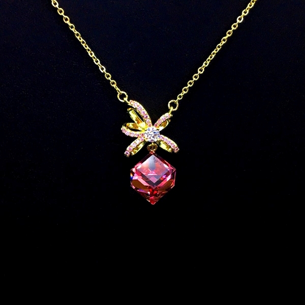 Picture of Fashion Swarovski Element Fashion Pendant Necklace